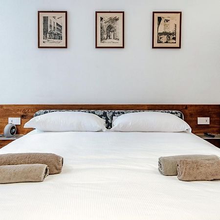 Suite Lo Storico - The House Of Travelers Como Exteriör bild