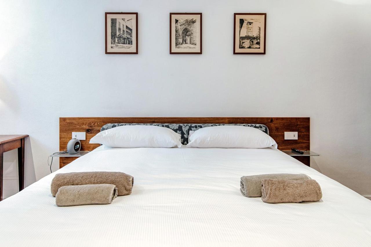 Suite Lo Storico - The House Of Travelers Como Exteriör bild