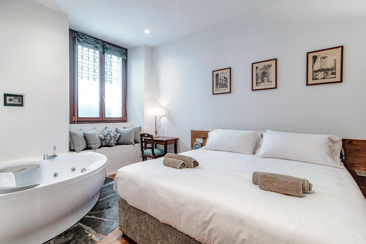 Suite Lo Storico - The House Of Travelers Como Exteriör bild