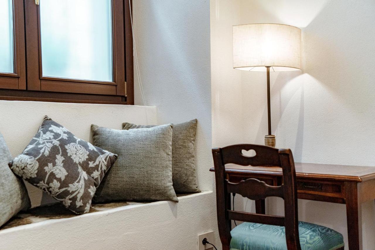 Suite Lo Storico - The House Of Travelers Como Exteriör bild