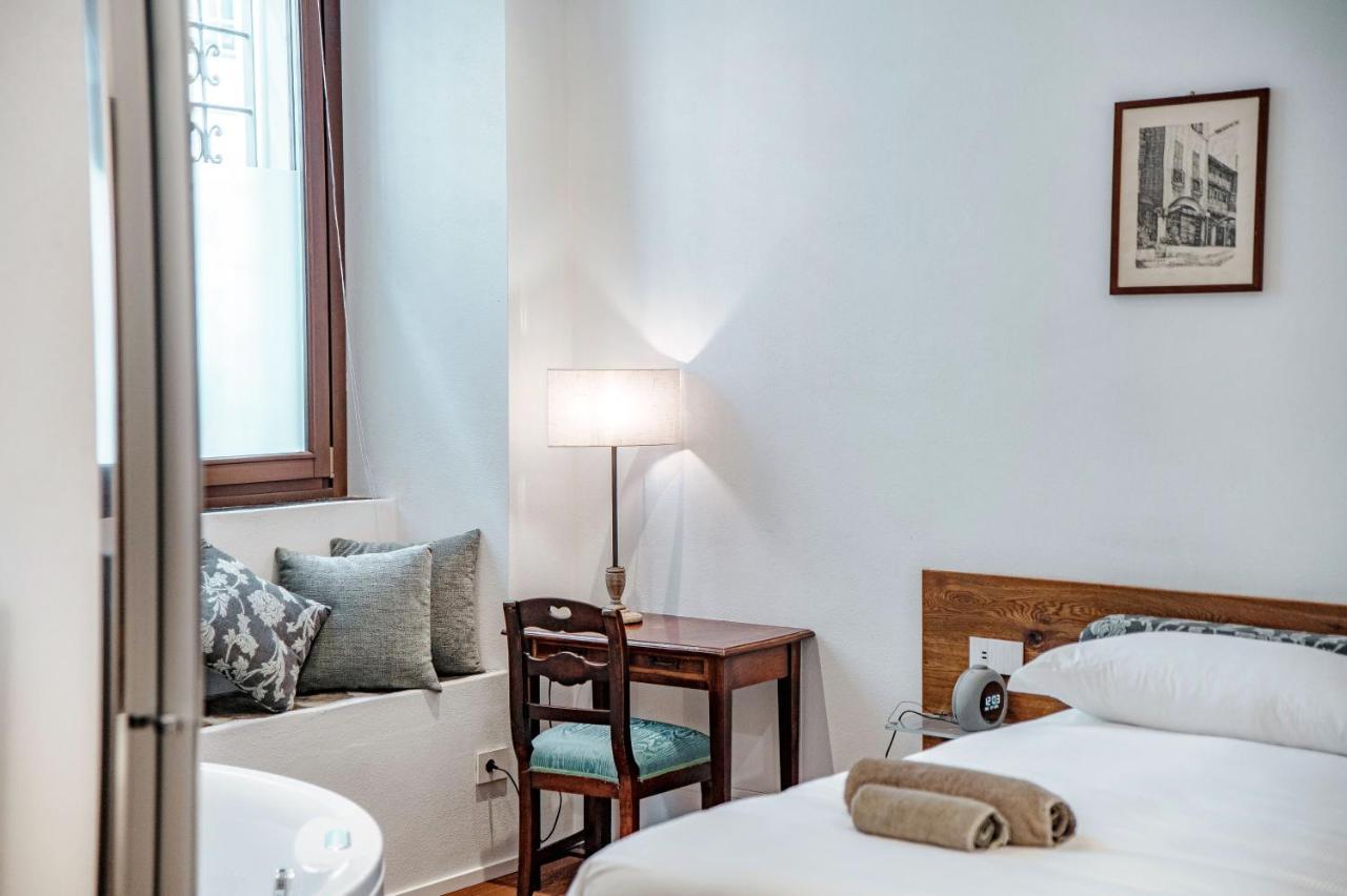 Suite Lo Storico - The House Of Travelers Como Exteriör bild
