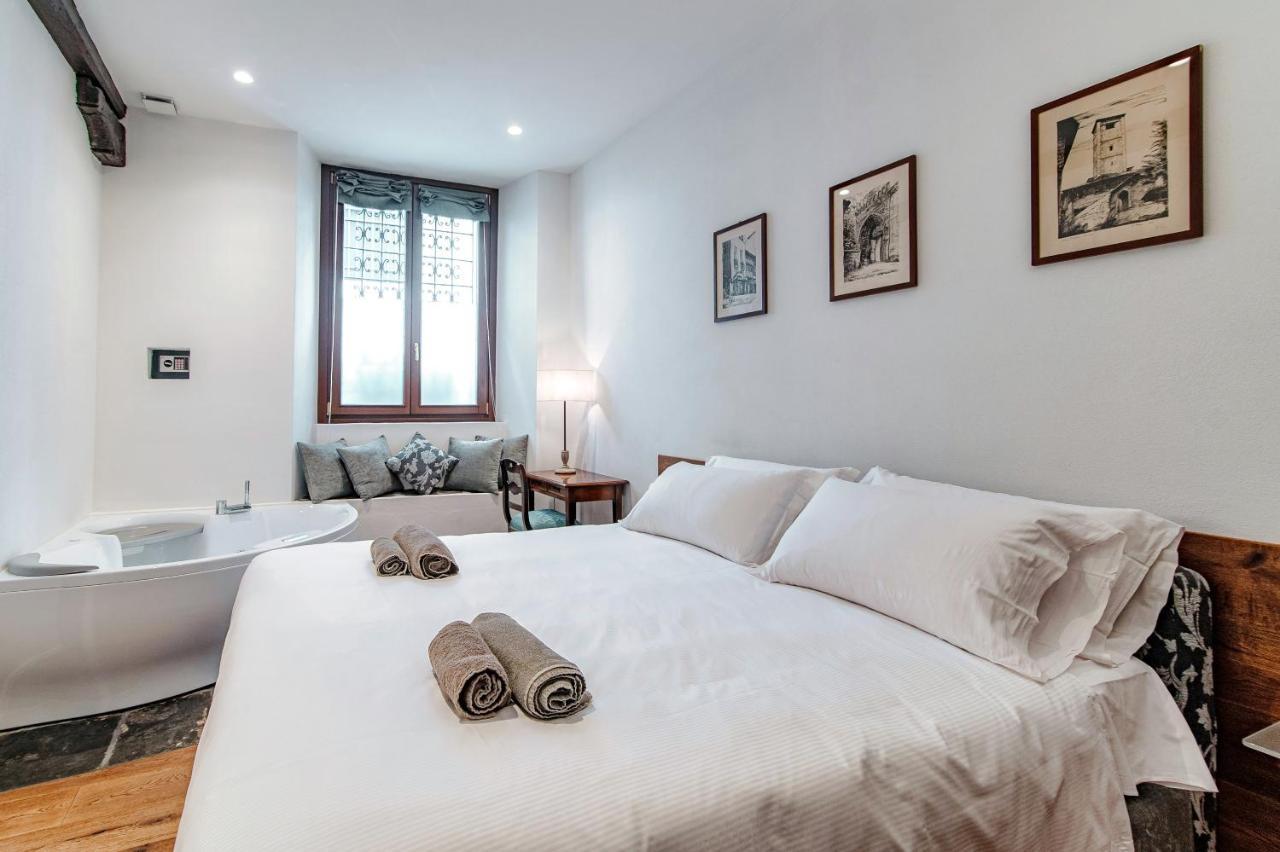 Suite Lo Storico - The House Of Travelers Como Exteriör bild