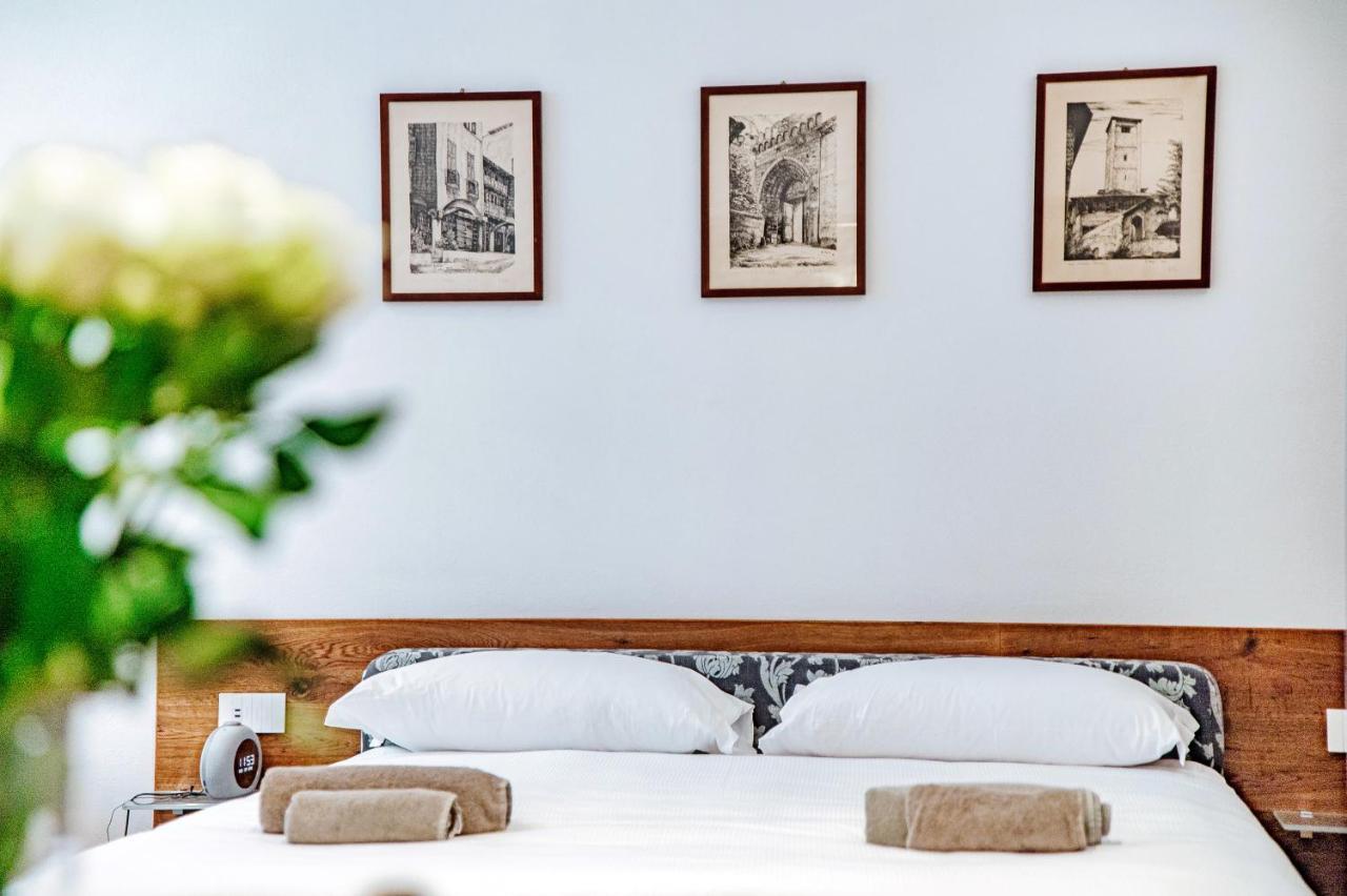 Suite Lo Storico - The House Of Travelers Como Exteriör bild